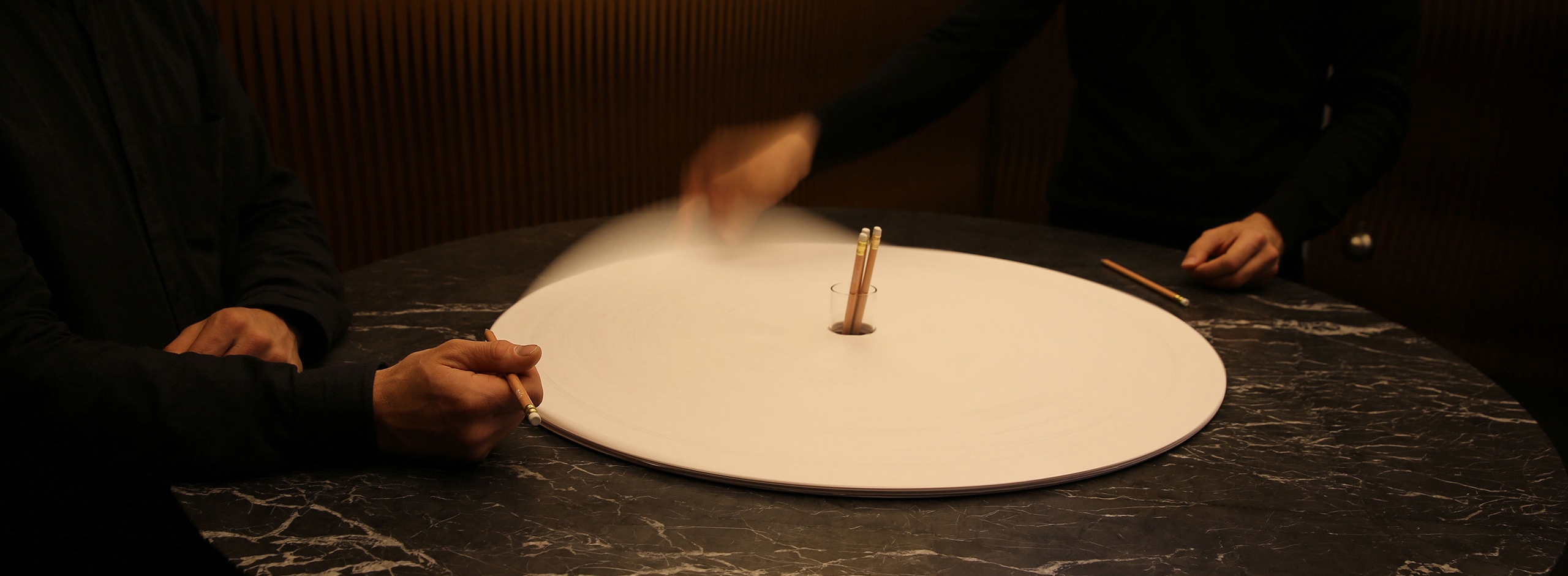 spinning the sketching circles accessory for cantilever table