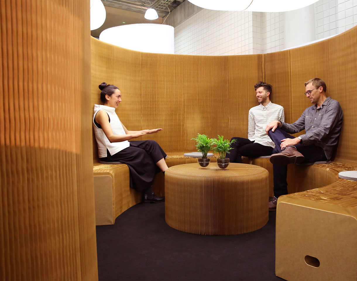 benchwall combines seating and acoustic partitions, perfect for spontaneous meeting rooms.