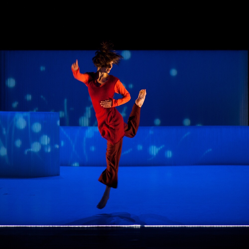 projections on molo textile softblocks for the Dans le Ventre du Loup dance performance in Paris
