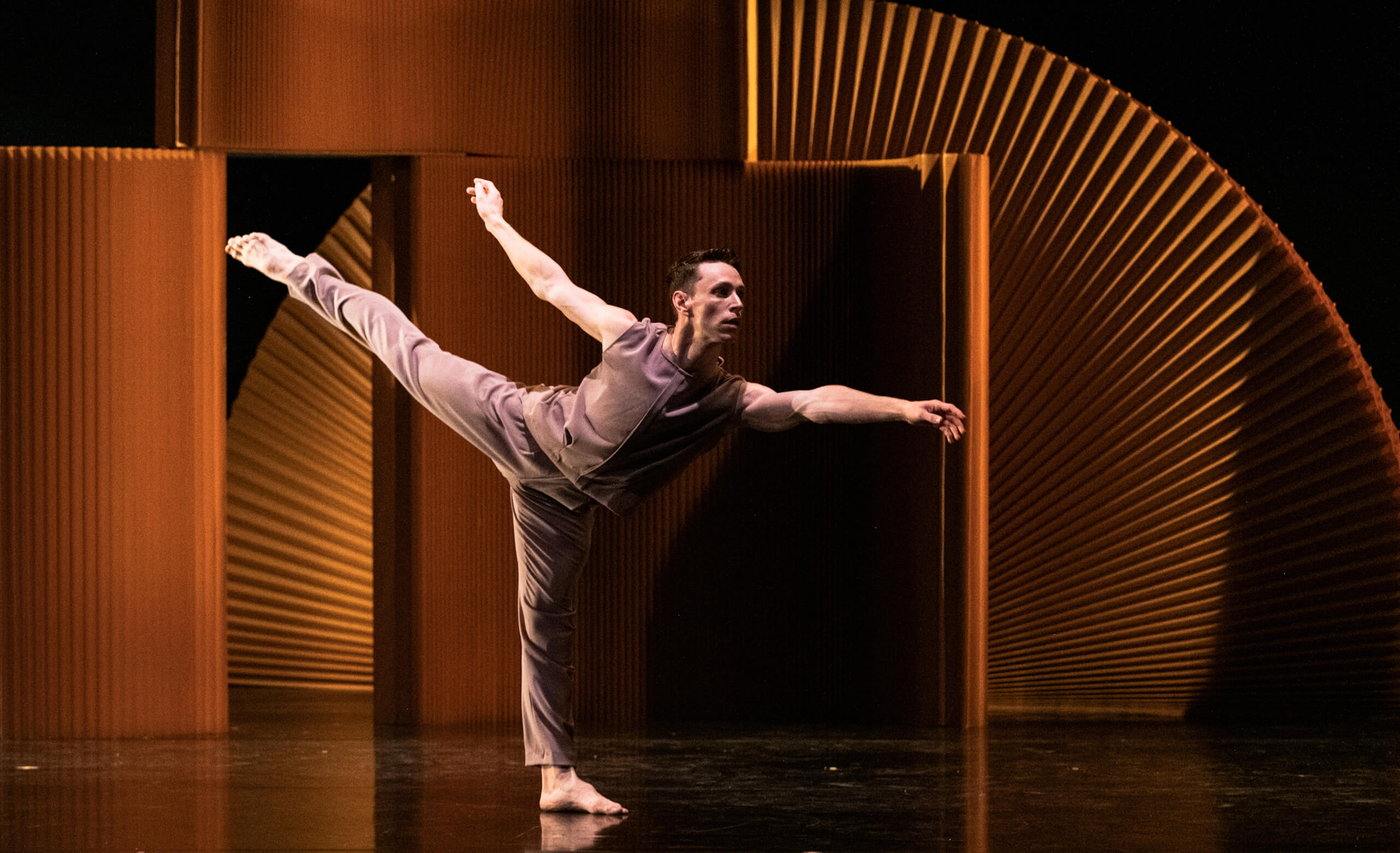 bespoke space partitions - dance performance