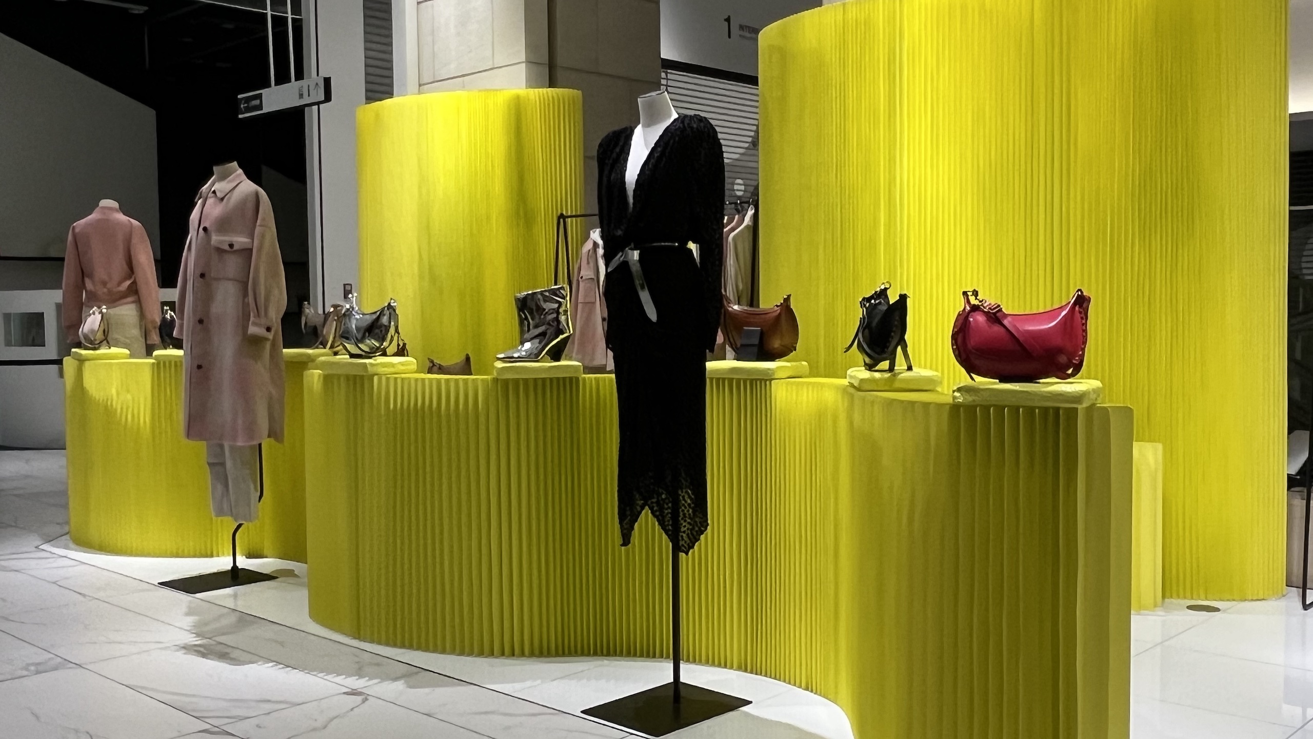 isabel marant retail - custom colour softwall and softblock