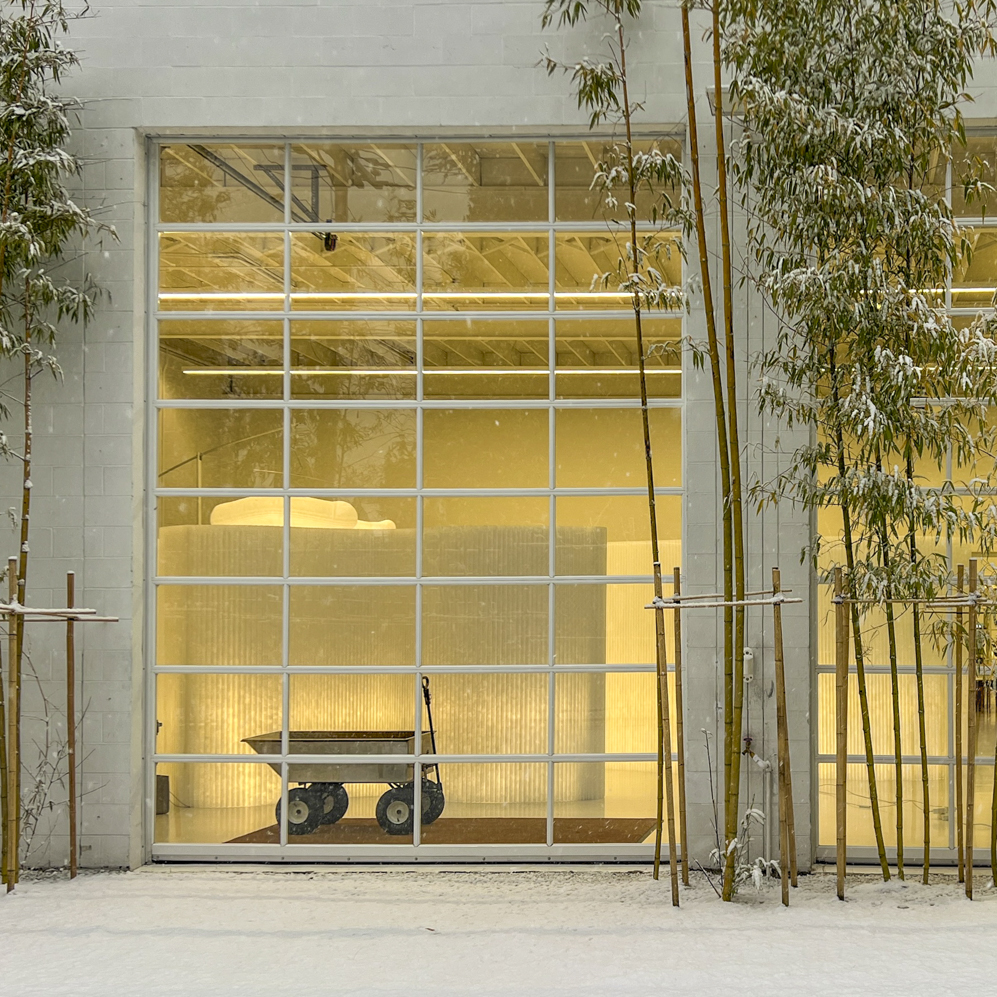 cloud-softlight-softwall-LED-snowy-studio-Stephanie-Forsythe-Todd-MacAllen-molo_997x997