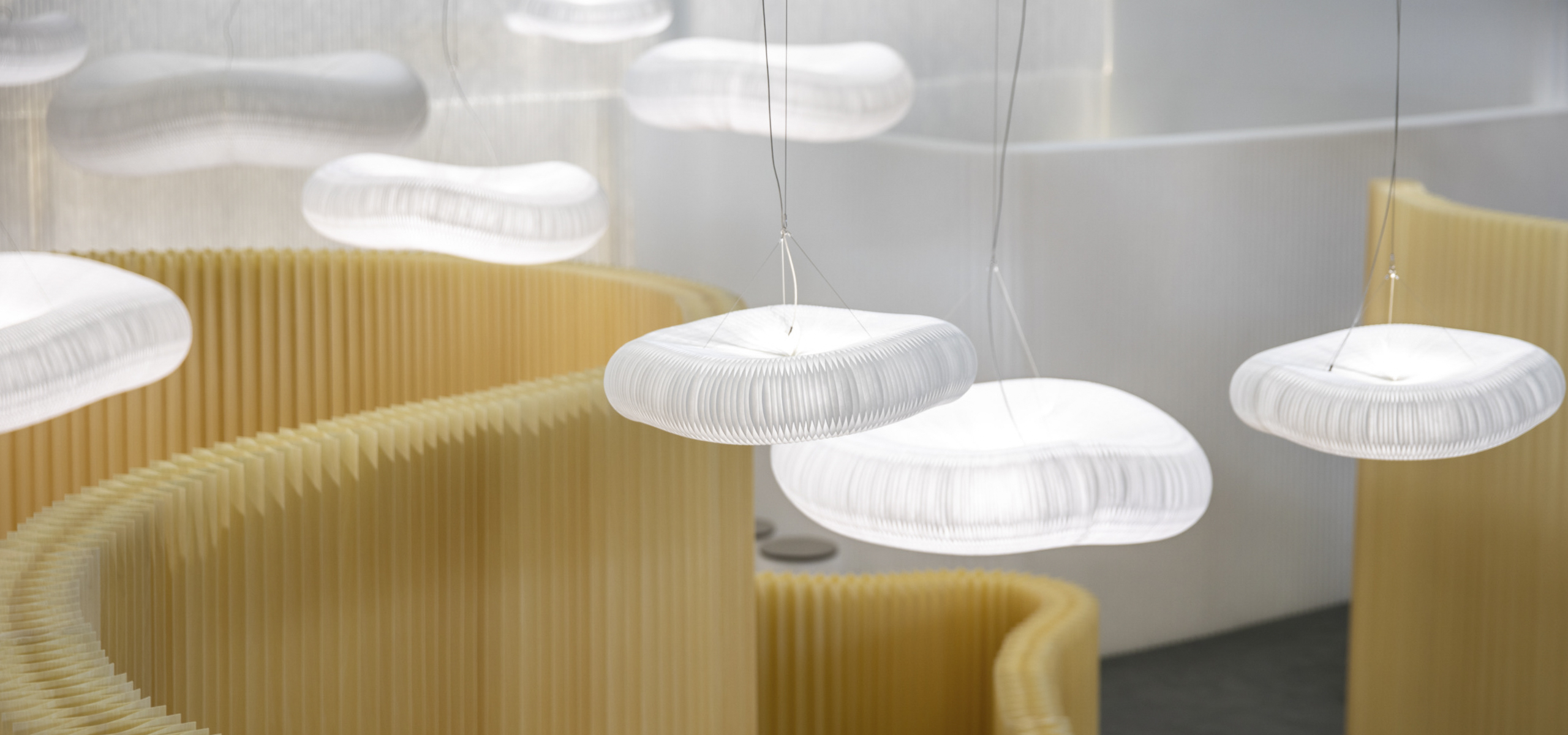 03-cloud-pendant-light-cloud-light-molo-Stephanie-Forsythe-Todd-MacAllen-Orgatec-2022_2560x1200-desktop