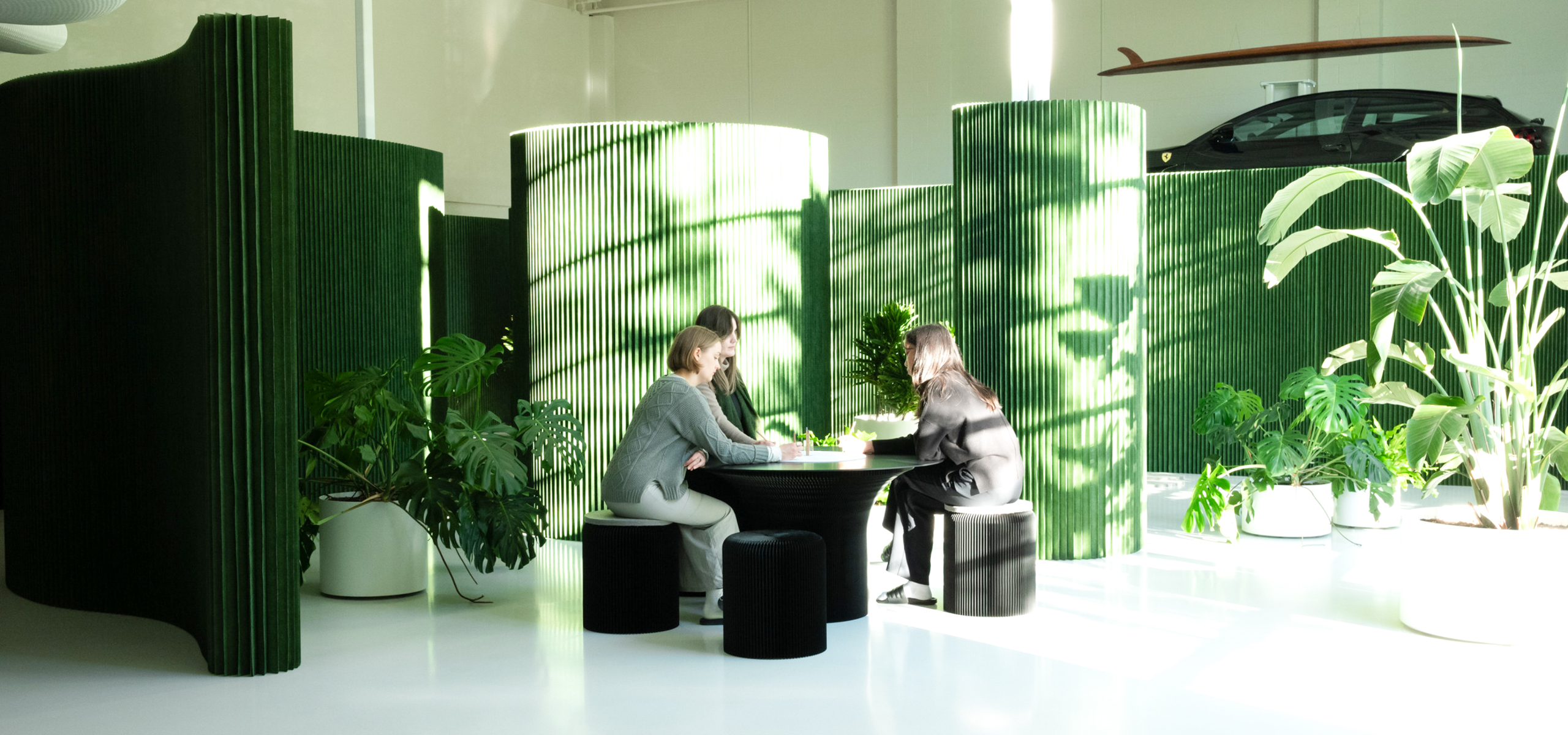 03_softwall-forest-green-textile-softwall-Stephanie-Forsythe-Todd-MacAllen-molo_2560x1200_desktop