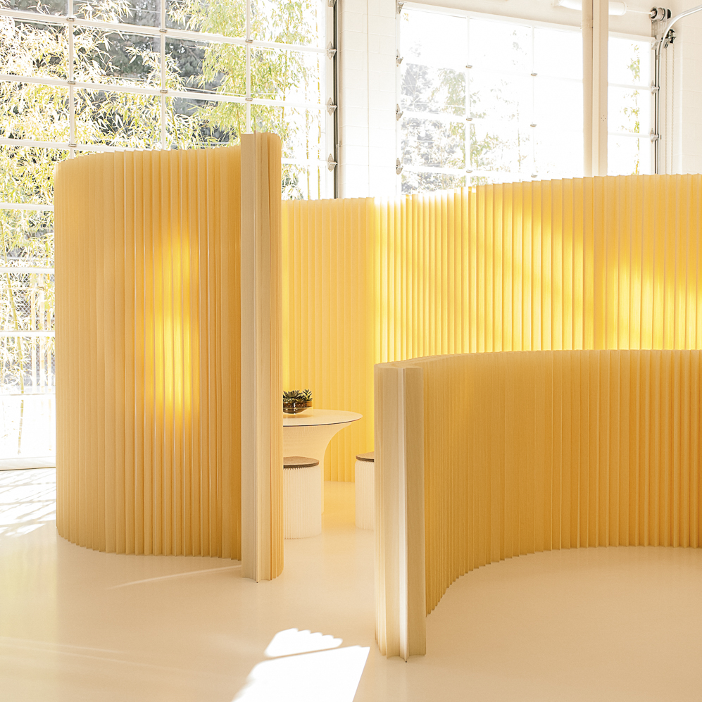 05-softwall-wood-cantilever-table-softseating-Stephanie-Forsythe-Todd-MacAllen-molo_997x997-desktop