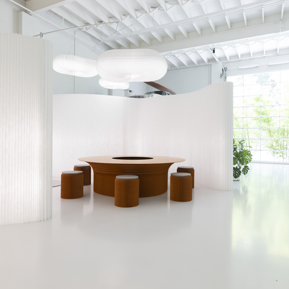 cloud_softlight_cantilever_table_softseating_softwall_LED_Stephanie_Forsythe_Todd_MacAllen_molo_L1000020_1x1_997_desktop